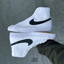 Cargar imagen en el visor de la galería, Nike Blazer Mid 77 Vintage White Black
