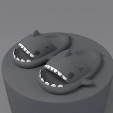 Cargar imagen en el visor de la galería, SHARK SLIDES/ Chanclas de Tiburón NEGRO🦈 (LEER DESCRIPCIÓN)
